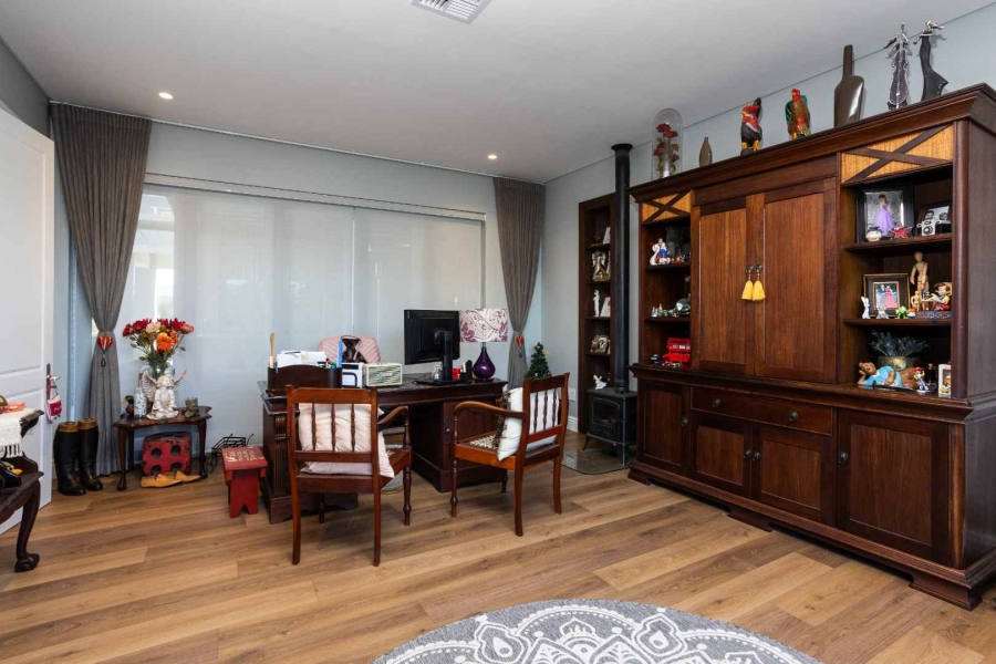 5 Bedroom Property for Sale in Val De Vie Estate Western Cape